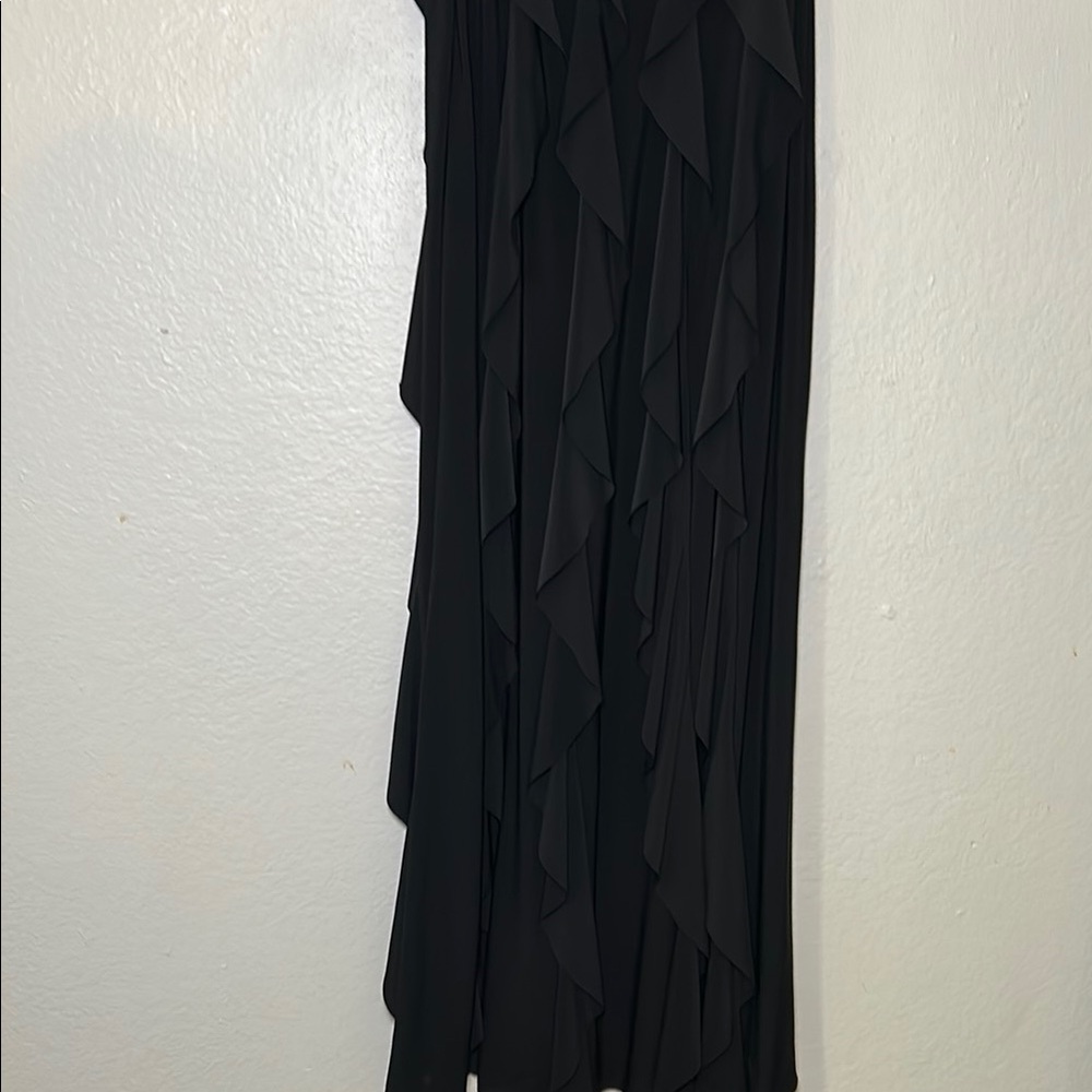 Elegant Black Halter Backless Gown - Picture 6 of 7